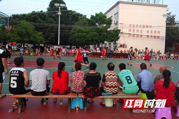 回龙圩:乡村振兴杯篮球赛助力乡风文明