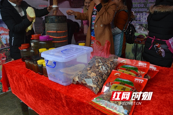 江华旅游农业扶贫商品美食博览会开幕