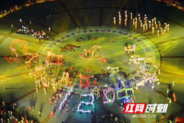 江华：20条龙灯“斗龙” 共庆瑶族盘王节