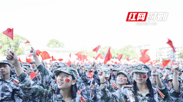 湘科院举行万人升国旗仪式  庆祝新中国成立70周年